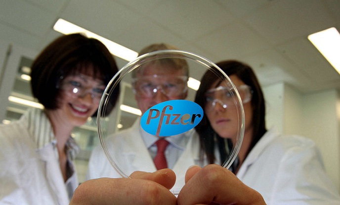 E se la Pfizer vuole salire in cattedra