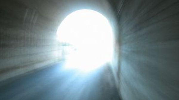 La vita oltre la morte esiste. La Scienza apre l’accesso a “nuove dimensioni della realtà”
