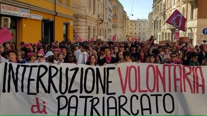 Come ti rottamo il maschio e la famiglia tradizionale con la favola del “patriarcato”