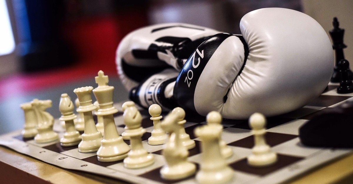La Russia gioca a scacchi, ma con i guantoni da Boxe