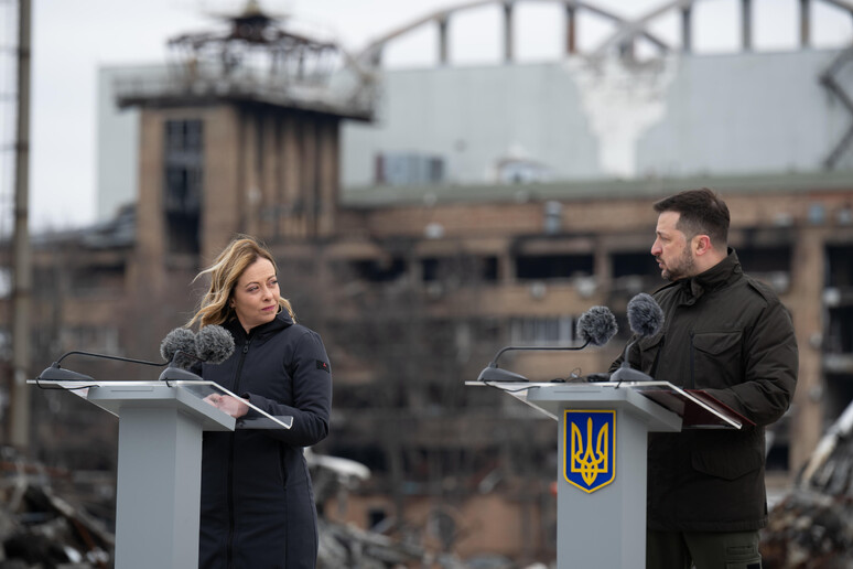 Zelensky, liste di proscrizione e cancellazione dei visti per gli italiani “pro-Putin”