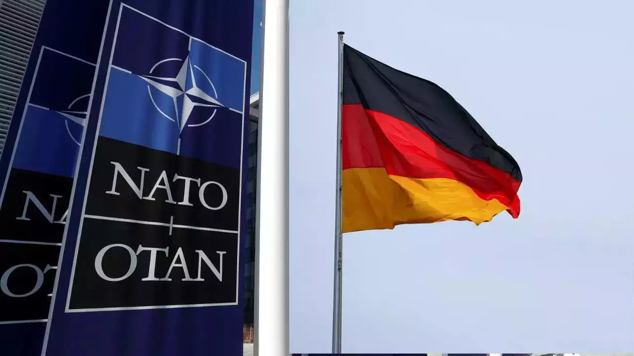 Lo spettacolo dei clown di livello strategico Tedesco-Americani