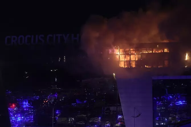 Attacco a Mosca, sparatoria in una sala da concerto: 'Almeno 40 morti e 100 feriti'