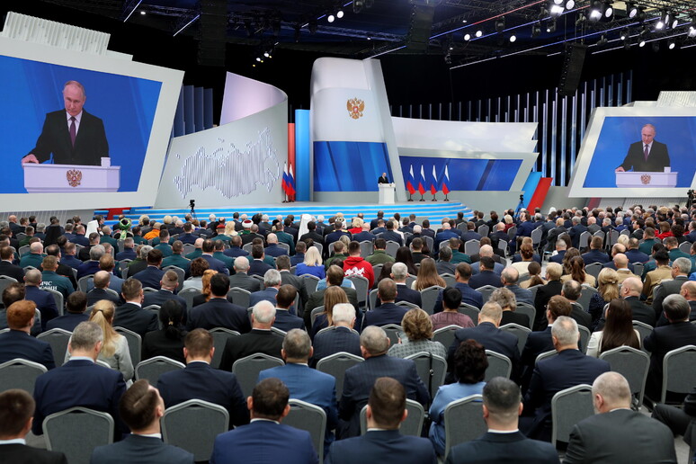 Putin traccia il futuro della Russia: "Indipendenza, autosufficienza, sovranità"