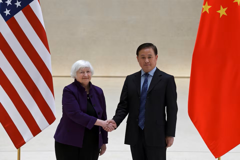 Yellen: gli USA non accetteranno che le importazioni cinesi decimino le nuove industrie (americane)