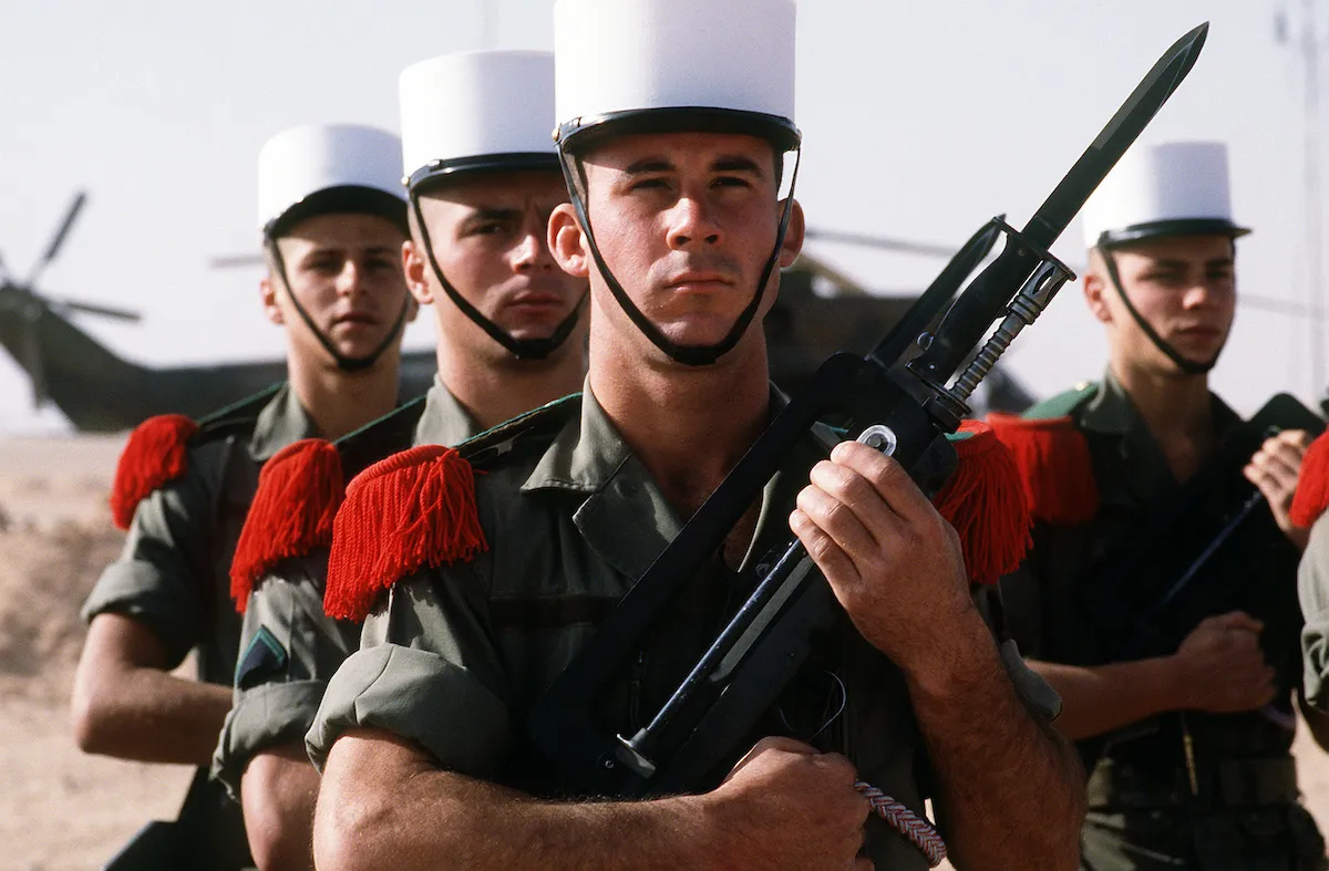 La Francia invia truppe da combattimento sul fronte ucraino