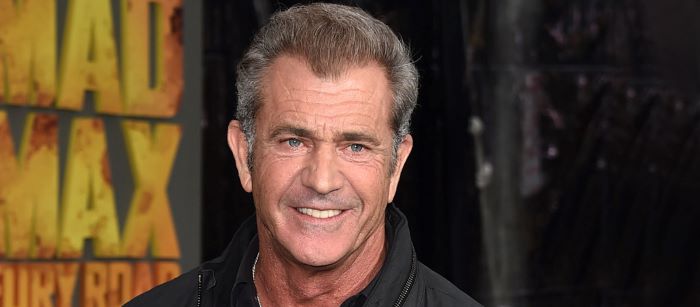 "La scomunica è un onore": Mel Gibson sostiene Viganò