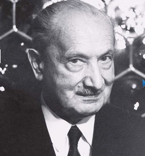 Martin Heidegger, l’oblio dell’Essere ed il dominio planetario della Tecnologia: “Ormai solo un Dio ci può salvare”