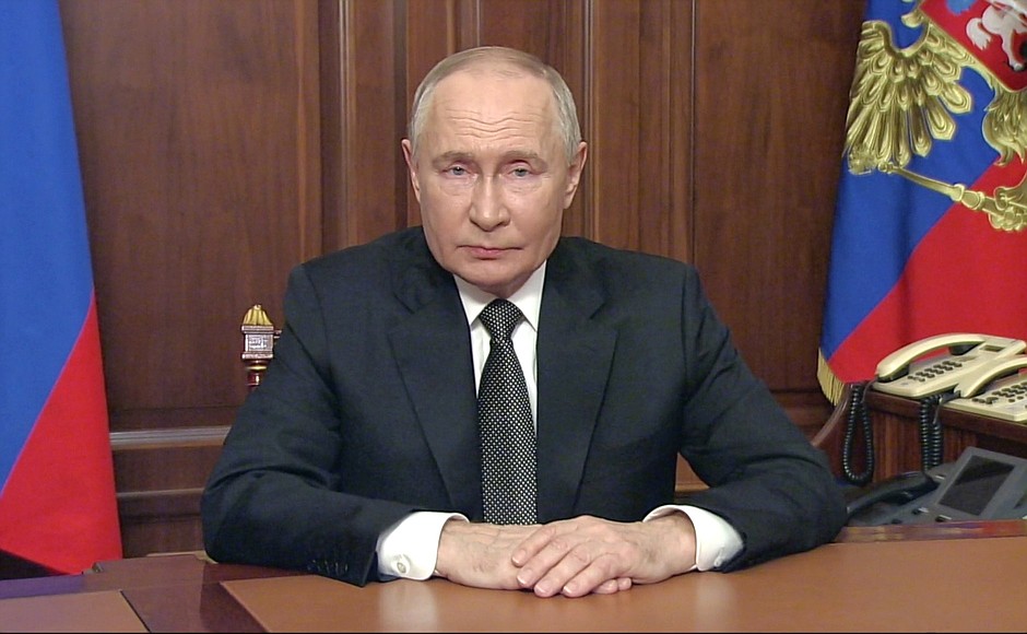 Putin: "Gli Stati Uniti stanno spingendo il mondo intero verso un conflitto globale"