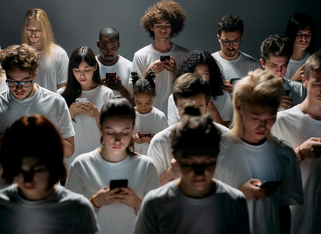 LA VOCE DEI GIOVANI DALL’OCEANO DIGITALE: “UNA MACCHINA NON POTRÀ MAI TOGLIERCI IL CERVELLO E LA NOSTRA UMANITA’ ”
