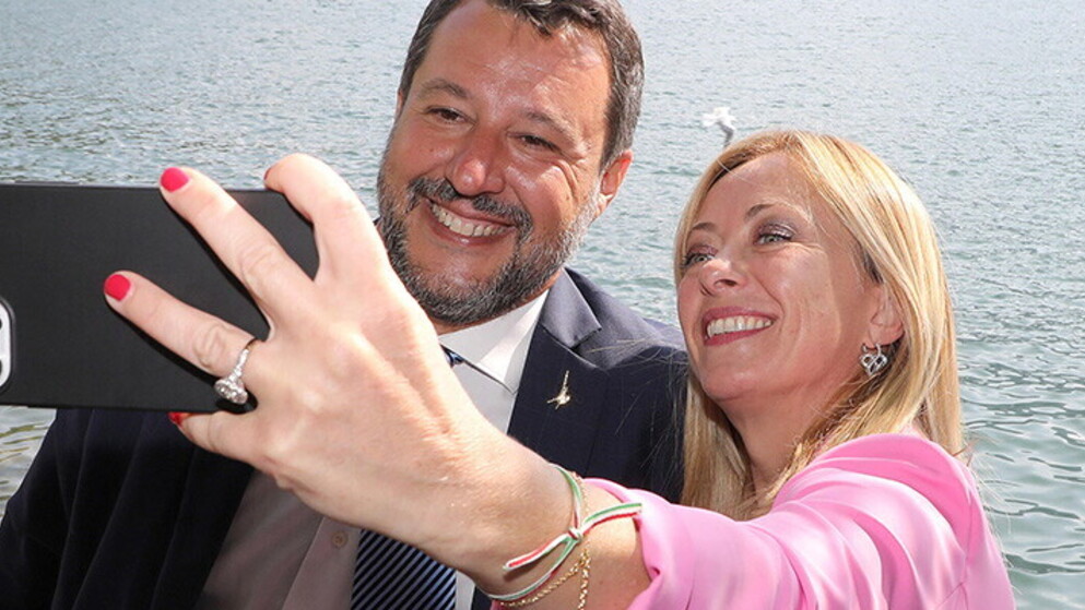 L'Italia di oggi e quella di domani: noi svendiamo tutto e voi vivrete felici