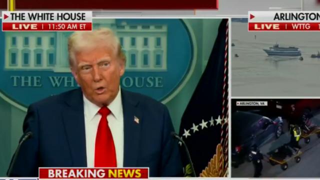 Il Presidente Trump EVISCERA la FAA e rivela quella che per lui è la vera ragione dell'incidente aereo di Washington