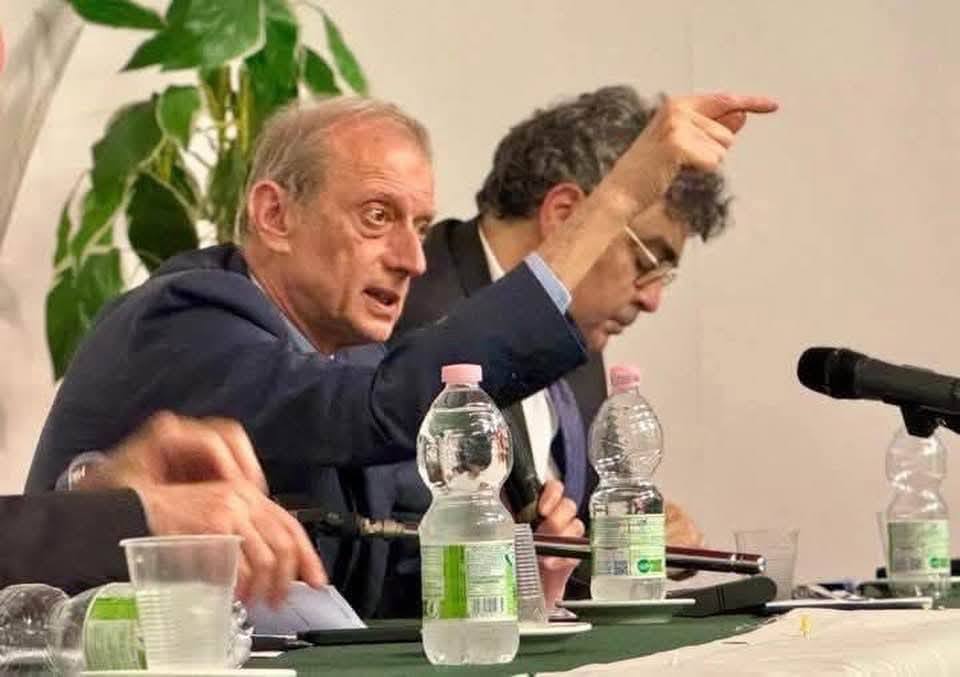 Il PD e la sinistra per Israele: quando l’applauso copre l’odore del fosforo