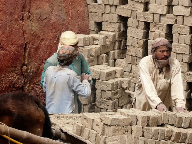 India e Pakistan: La schiavitù nelle fabbriche di mattoni