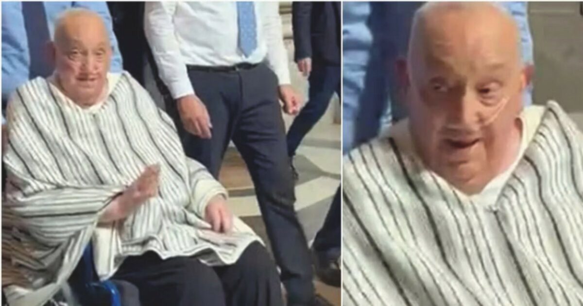 Il Papa col poncho
