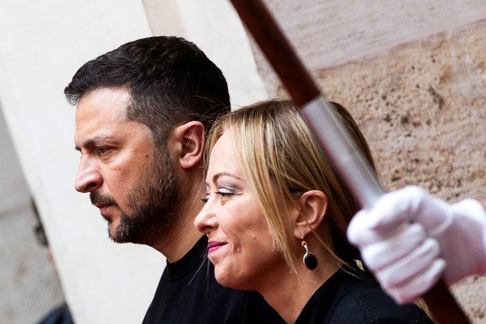 Petizione per regalare un corso di diplomazia a Giorgia Meloni