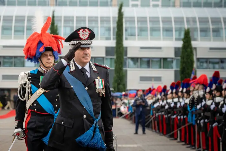 La “prima cosa” per un Maresciallo dei Carabinieri? Sapere dov’è la palestra o il centro estetico … Parola di Generale Comandante!