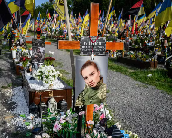 La nazione delle tombe: il mega progetto per i cimiteri ucraini rivela l’affievolirsi delle speranze militari