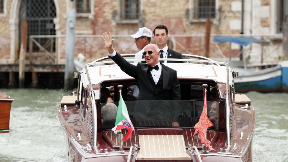 Le vere nozze dell’oligarca Jeff Bezos con l’apparato di guerra del Deep State