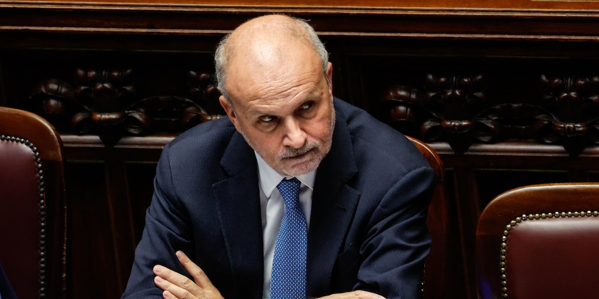 La ritirata di Schillaci, fra don Abbondio, Ponzio Pilato e Giuda, sancisce una conferma desolante: questa è la democrazia dei vaccini