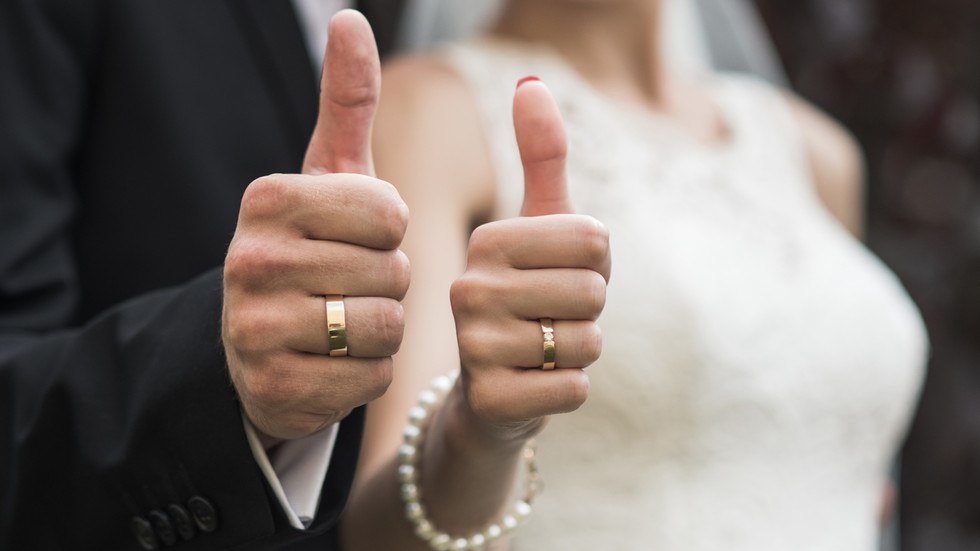 Il servizio sanitario britannico difende i “vantaggi” dei matrimoni tra cugini di primo grado