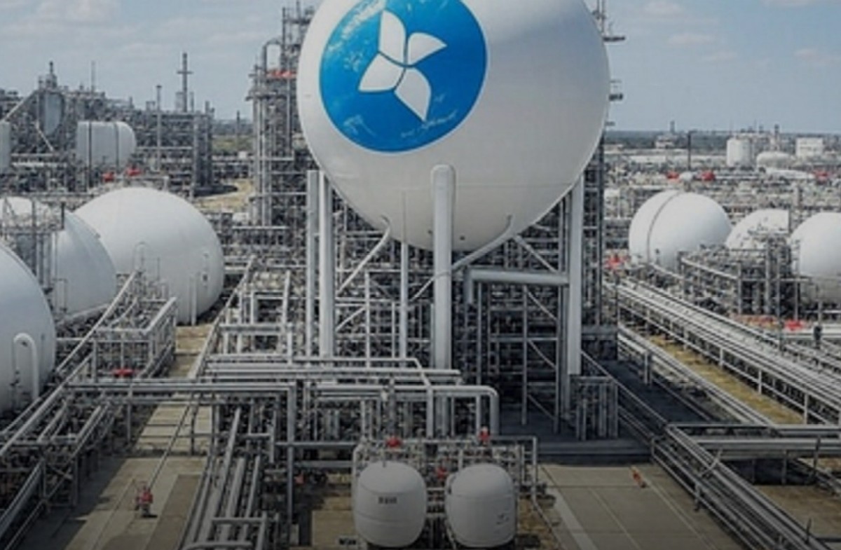 LNG_tanks