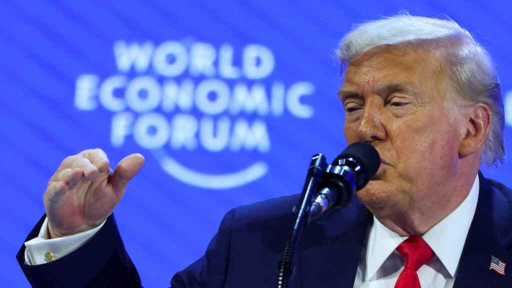 “Vogliamo un pezzo di ghiaccio”: Trump a Davos ribadisce la richiesta di annettere la Groenlandia
