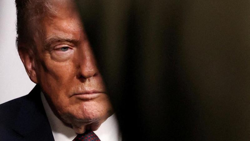 Donald Trump: il lato oscuro di un finto salvatore - il film documentario - VIDEO