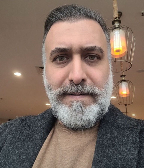 Mohammad Ali Senobari: "Vi scrivo da Teheran, città viva tra il boato delle esplosioni"