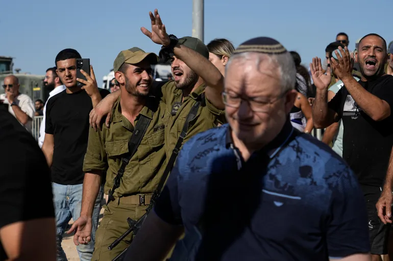Israele ha smesso di “Sparare e piangere”