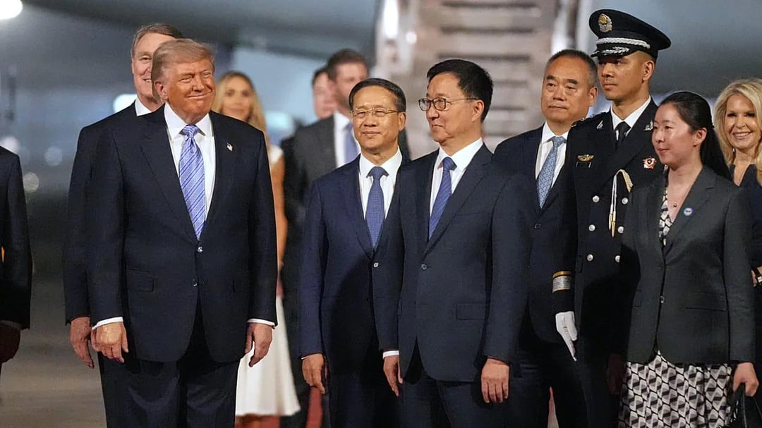 Trump a Pechino, Pepe Escobar: "L'imperatore è nudo e non ha carte da giocare. Per i cinesi è una visita che non suscita interesse"