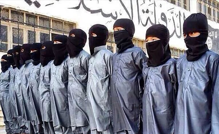 Gli Usa fomentano in Europa gruppo terroristico modello ISIS: in Albania il Mek recluta bambini soldato