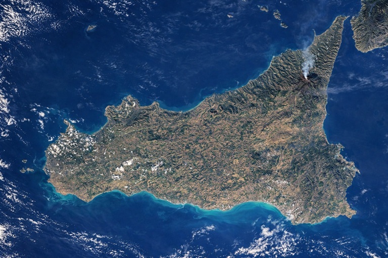 La Sicilia si conferma una terra colonizzata da Israele: il Mangia's di Brucoli è zona rossa
