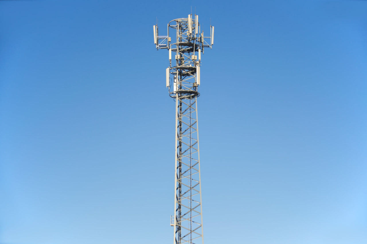 L'appello di Rete 6x6 ai comuni italiani per difenderci dall'elettrosmog: "Siamo tutti a rischio"
