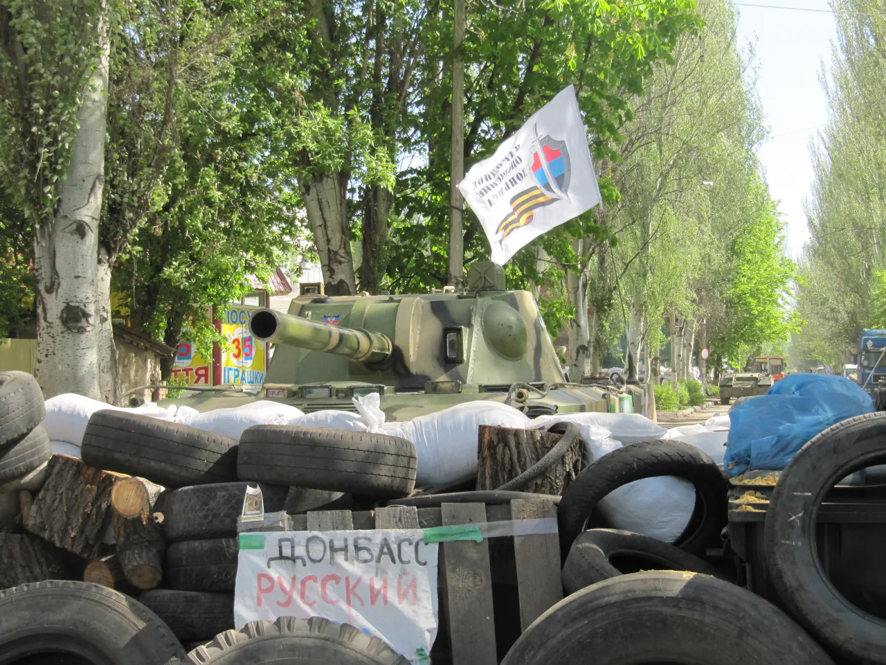 11Slavyansk, Narodnoe Opolcene Donbassa, 28 APR 2014 © Eliseo Bertolasi