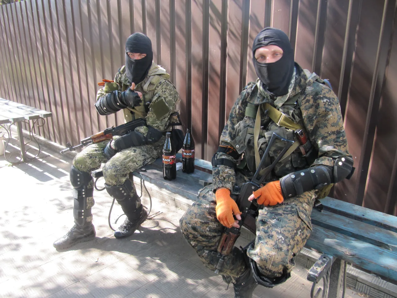 9Slavyansk, Miliziani della Opolcene, 24 APR 2014 © Eliseo Bertolasi