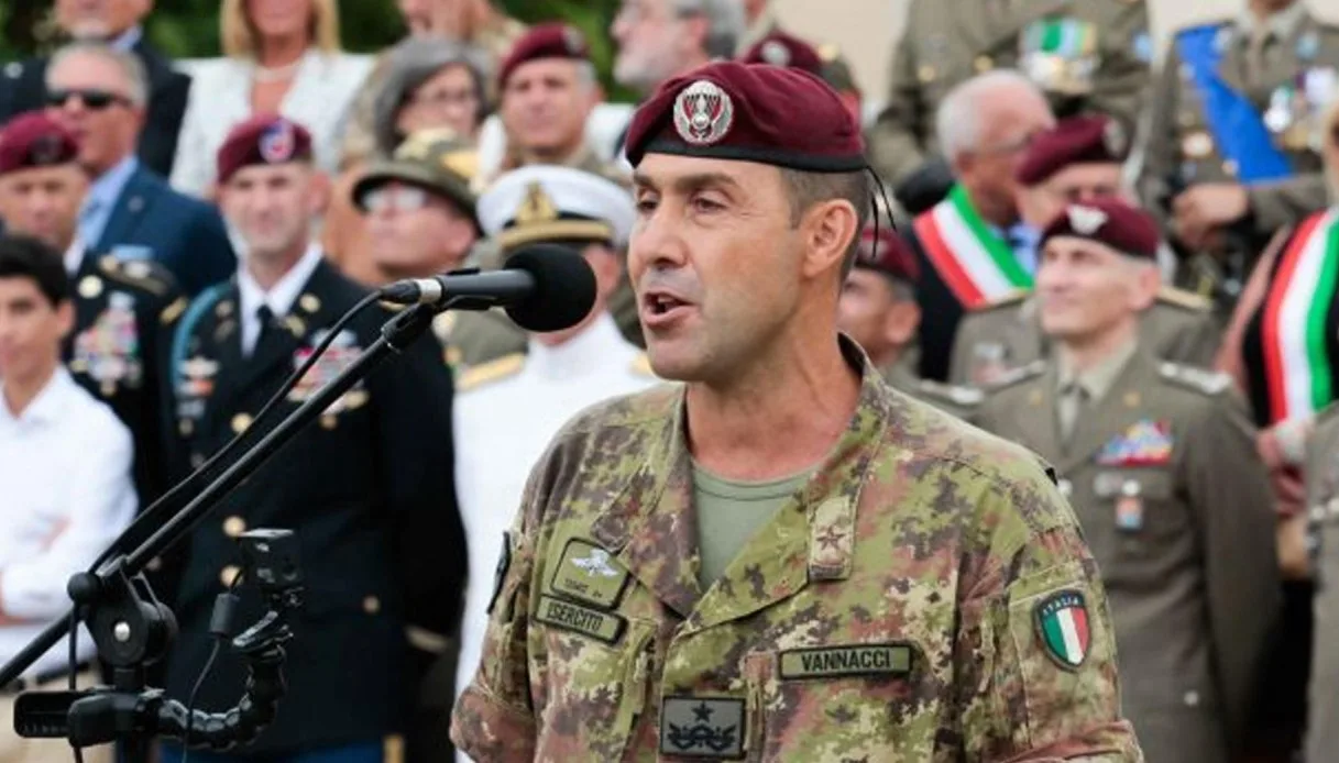 Patentino antifascista? Una stupidaggine, preoccupiamoci del perché un Vannacci trova consensi