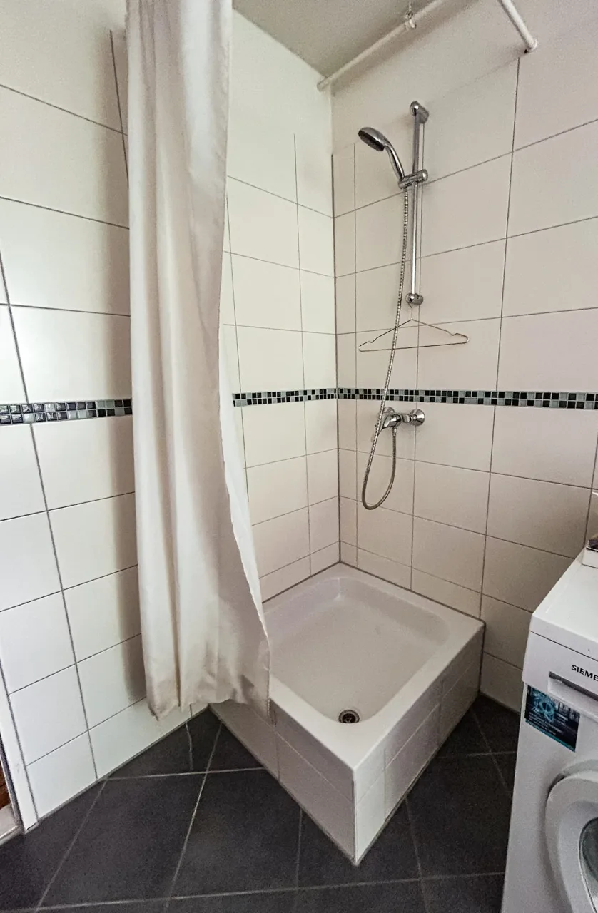 Die Dusche vor dem Ausbau