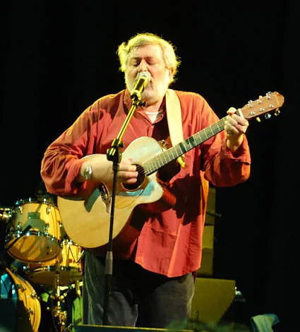 AL MAESTRO GUCCINI: GRAZIE