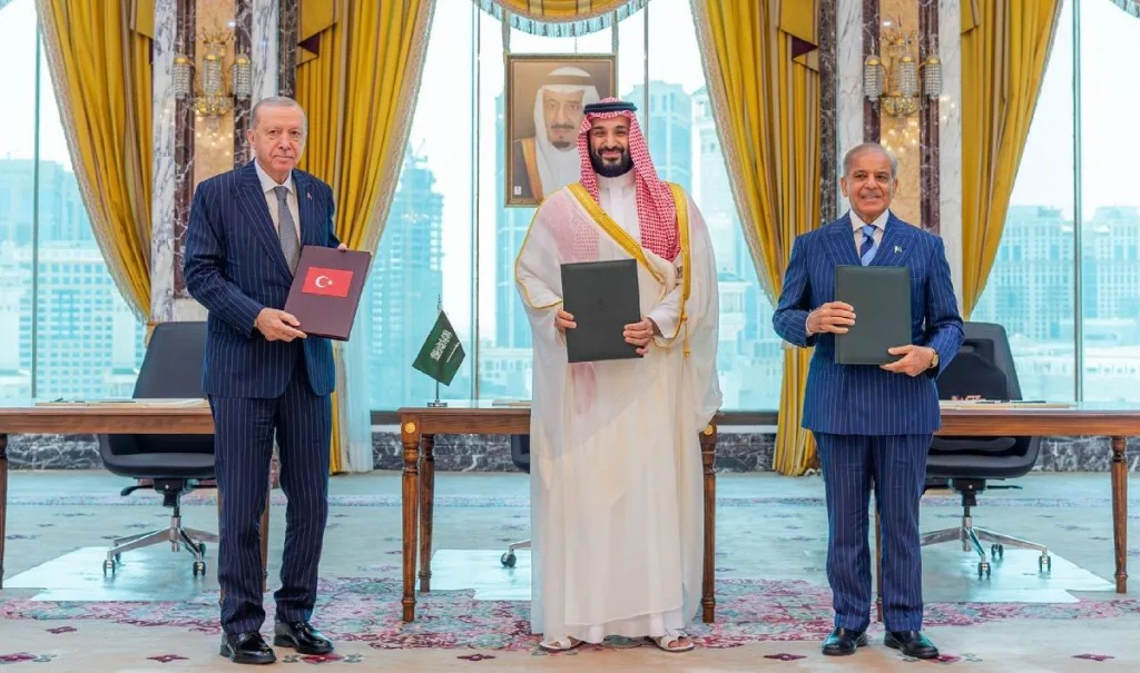 Arabia Saudita, Turchia e Pakistan firmano l’“Accordo di difesa congiunta della Mecca”