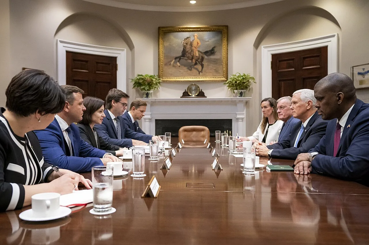 Pence_meets_with_New_Moldova_PM_Maia_Sandu_(1)