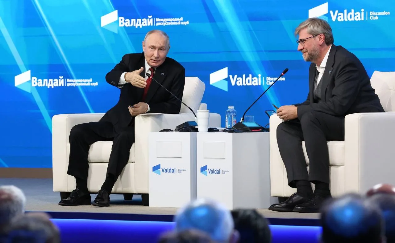 Putin: "Noi consideriamo l'Italia un partner eurasiatico. Roma rimarrà nella Ue? Non sono affari nostri"