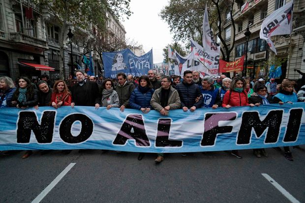 L’Argentina non può pagare: storia di un default e di un ricatto