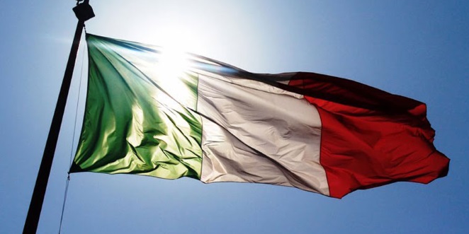 bandiera italiana in controluce
