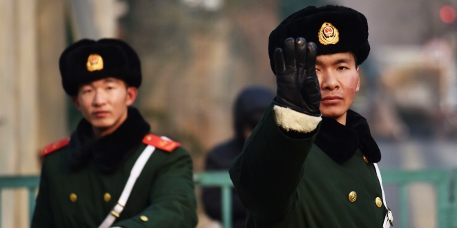 soldati cinesi posto di blocco