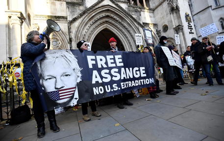 Assange potrà presentare appello contro l'estradizione in Usa