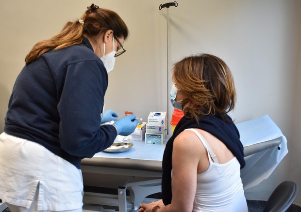 Pfizer sceglie il San Martino di Genova per studio su effetti collaterali vaccino