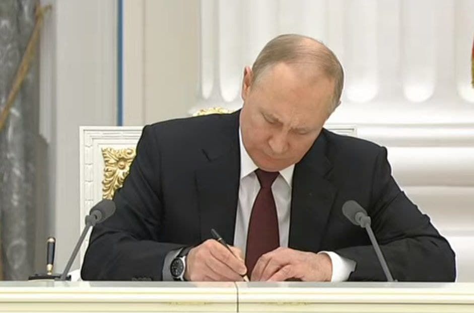Putin firma gli accordi con Donetsk e Luhansk sulla cooperazione