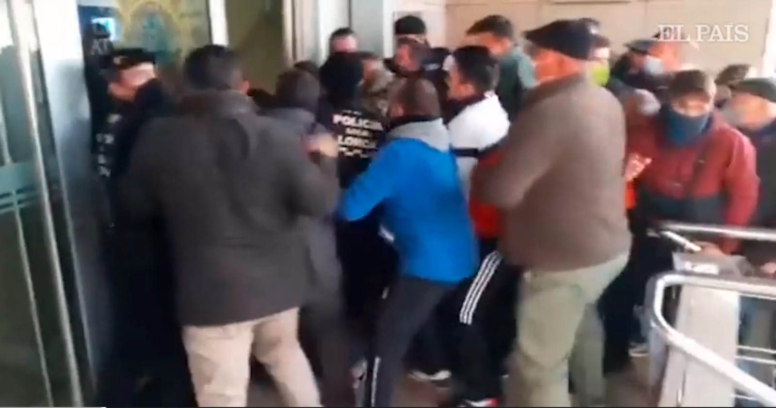 Stamattina gli allevatori hanno fatto irruzione nel municipio di Lorca
