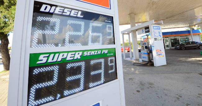 Caro-carburante-prezzo-benzina-diesel-guerra-russia-ucraina